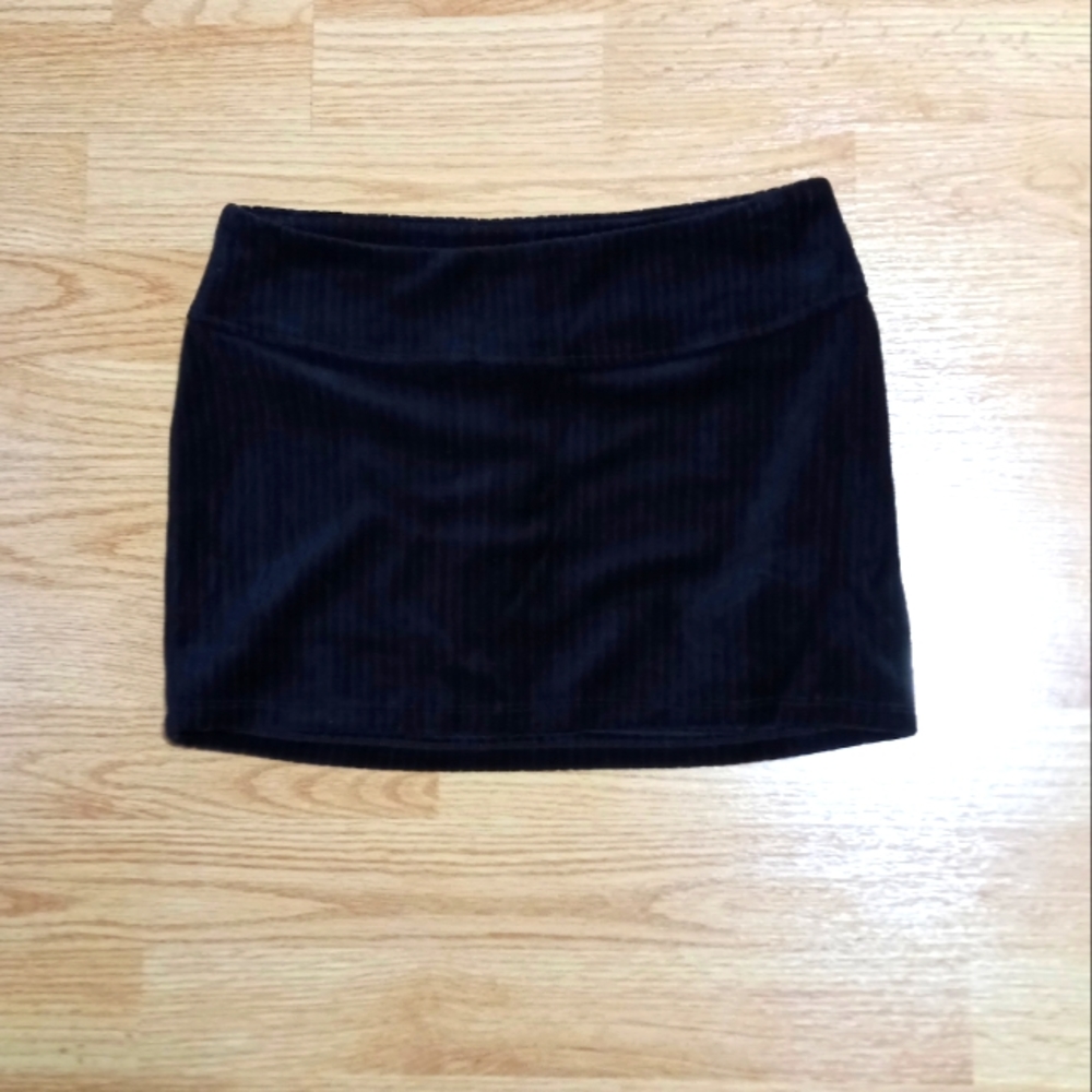 H&M New without tags mini skirt. Size xs.